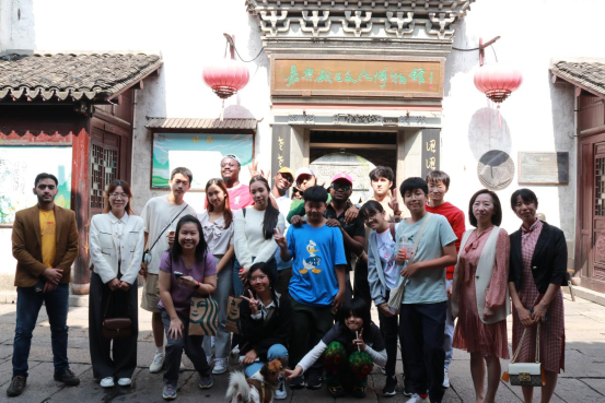 1697531083458578.png 图片1.png