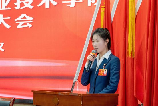 1710725619284281.jpg 郭钊洁作报告.jpg