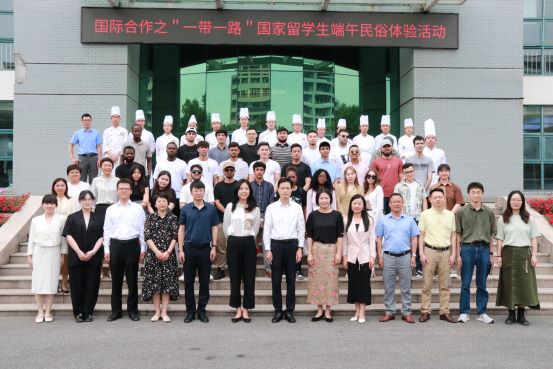 1717375293807221.jpg 图1 南洋师生与技师学院师生合影111.jpg