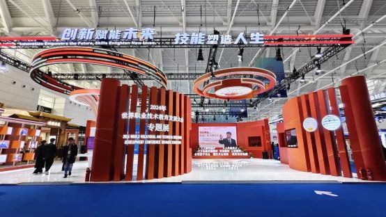 1732869697695829.jpg 专题展.jpg