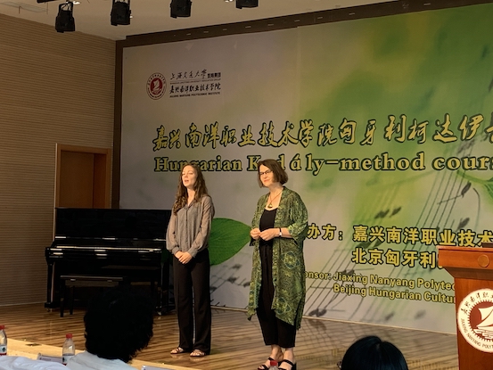 1597153721350526.jpeg 老师合唱.jpeg