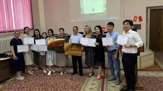 1699104714616197.jpg 学校中吉跨境电子商务“丝路学院1.JPG