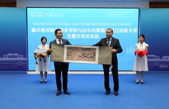 1699104609966954.jpg 中外文化活动交流周系列活动2.JPG