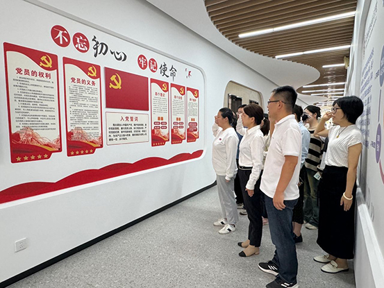 1698062253194072.jpg 重温入党誓词.JPG