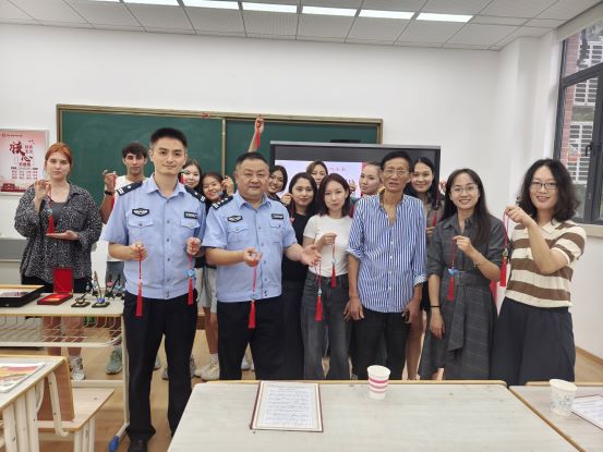 1727587646888090.jpg 图3 合影.jpg