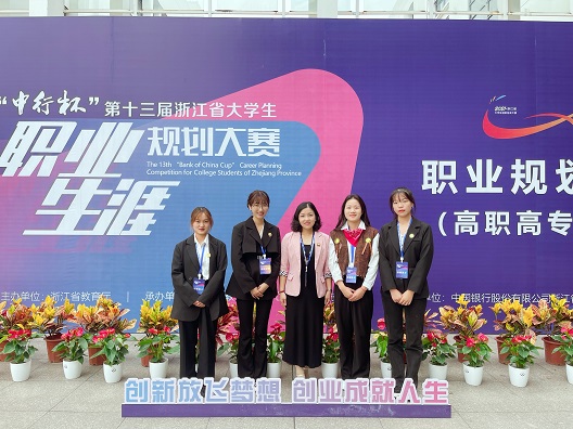 1635492083114115.jpg 图3 师生合影留念.jpg