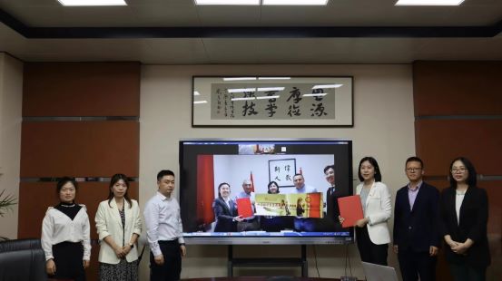 1686649001758287.jpg 学校与吉尔吉斯斯坦国立民族大学跨境电商“丝路学院”“留学生生源基地”签约暨授牌.jpg