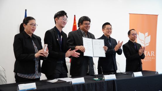 1713746444986534.jpg 优理大学签约1111.jpg