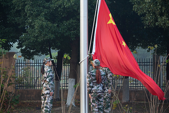 1701216562784939.jpg 升国旗.jpg