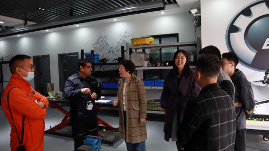 1680248858943116.jpg 3.参观实训室.jpg