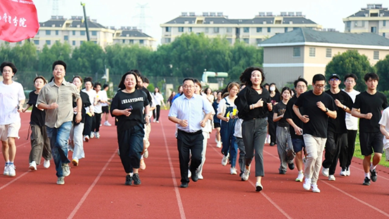 1718932865946679.png 夜跑.png